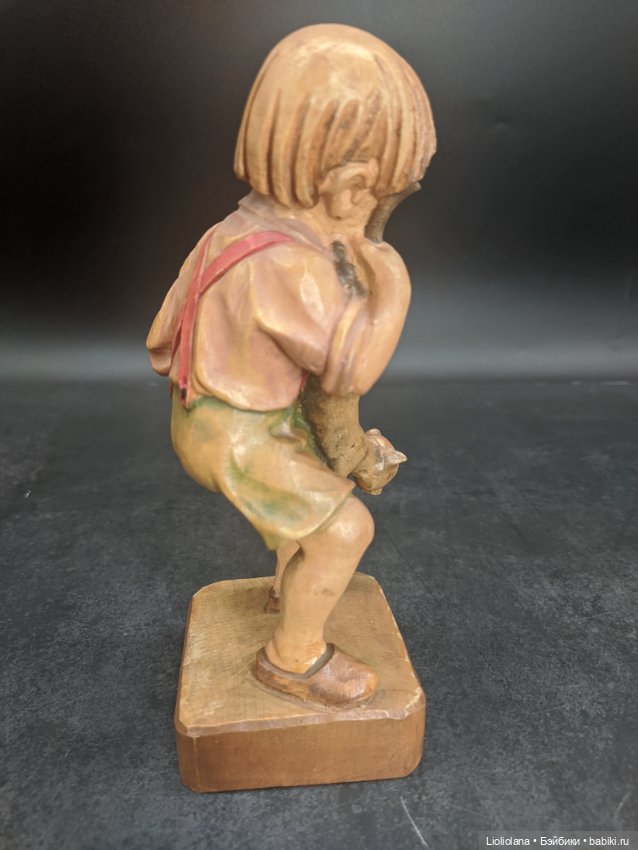 Деревянная статуэтка Мальчик мучает кошку. Швейцария (фото 4)