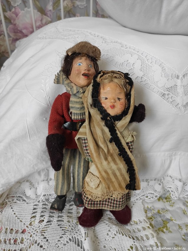 Антикварная кукла из серии Christmas carols