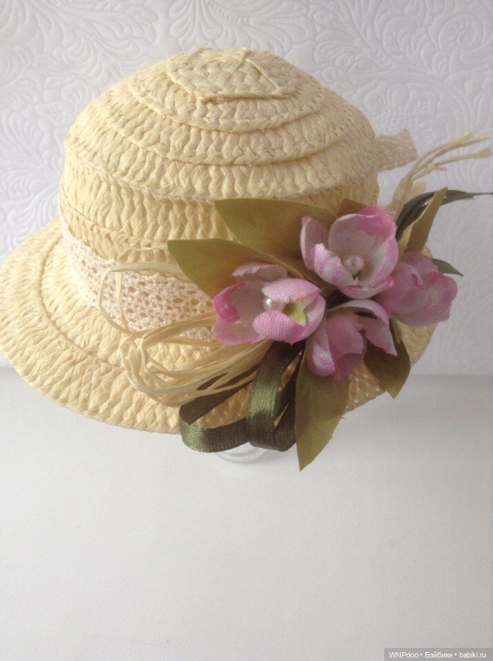 Шляпа с букетиком цветов яблони (фото 4)