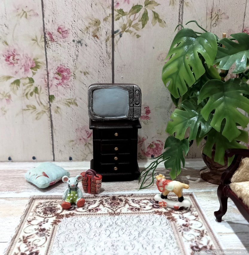 Телевизор — Миниатюра для кукол (фото 2)