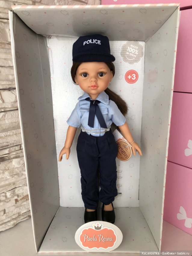 Кэрол полицейский с тёмными волосами, карими глазами от Паола Рейна(Paola Reina)