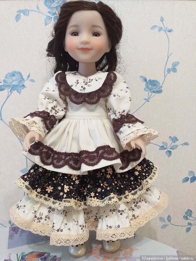 Платье куклам Ruby Red 37 см Сливочный шоколад (фото 8)