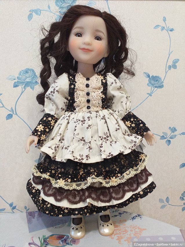 Платье куклам Ruby Red 37 см Кофе со сливками