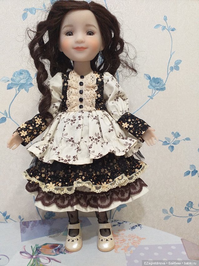Платье куклам Ruby Red 37 см Кофе со сливками (фото 7)
