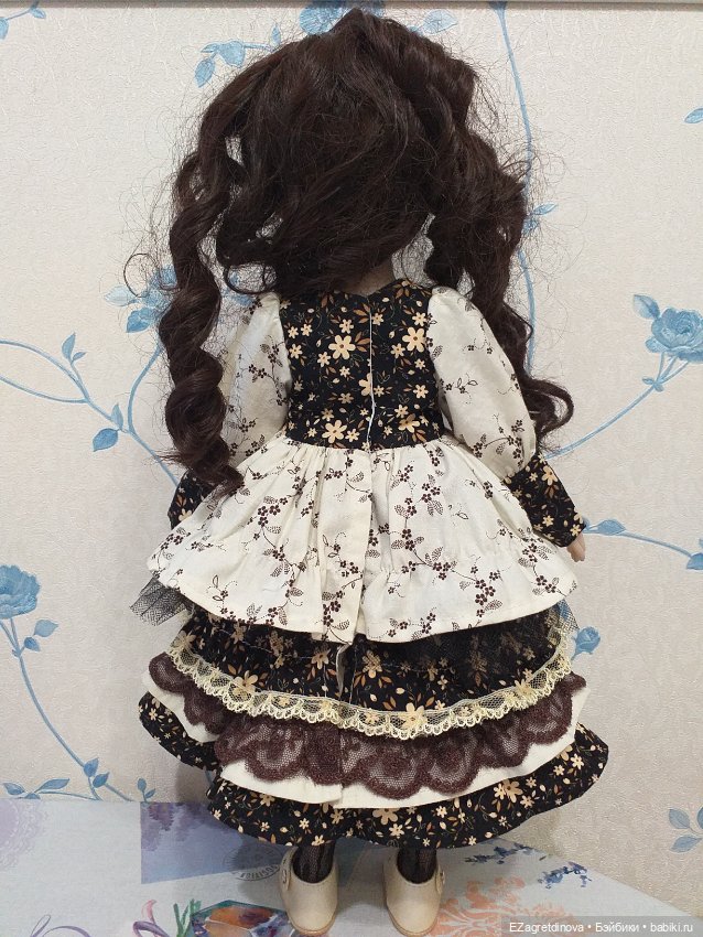 Платье куклам Ruby Red 37 см Кофе со сливками (фото 5)