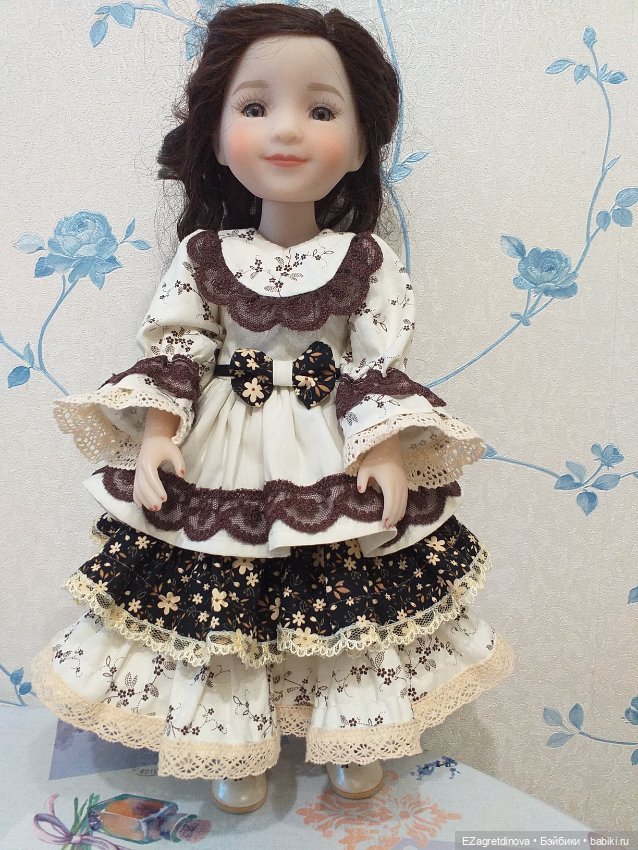 Платье куклам Ruby Red 37 см Сливочный шоколад (фото 6)