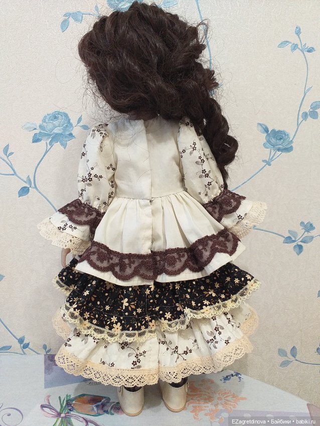 Платье куклам Ruby Red 37 см Сливочный шоколад (фото 10)