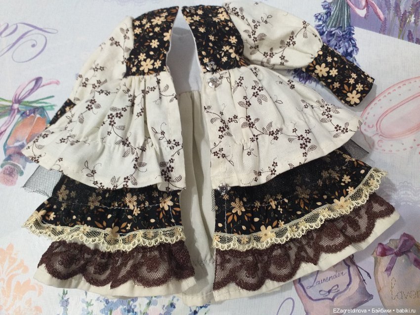 Платье куклам Ruby Red 37 см Кофе со сливками