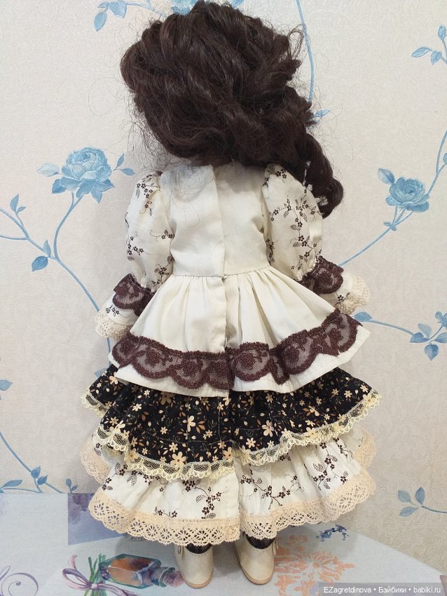 Платье куклам Ruby Red 37 см Сливочный шоколад (фото 9)