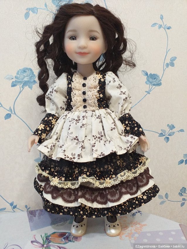 Платье куклам Ruby Red 37 см Кофе со сливками (фото 2)