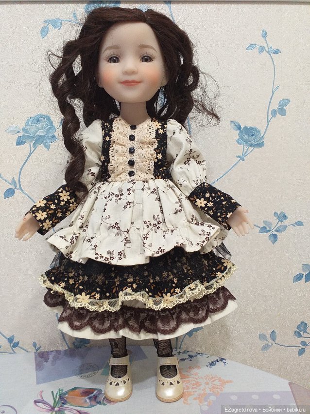 Платье куклам Ruby Red 37 см Кофе со сливками (фото 6)