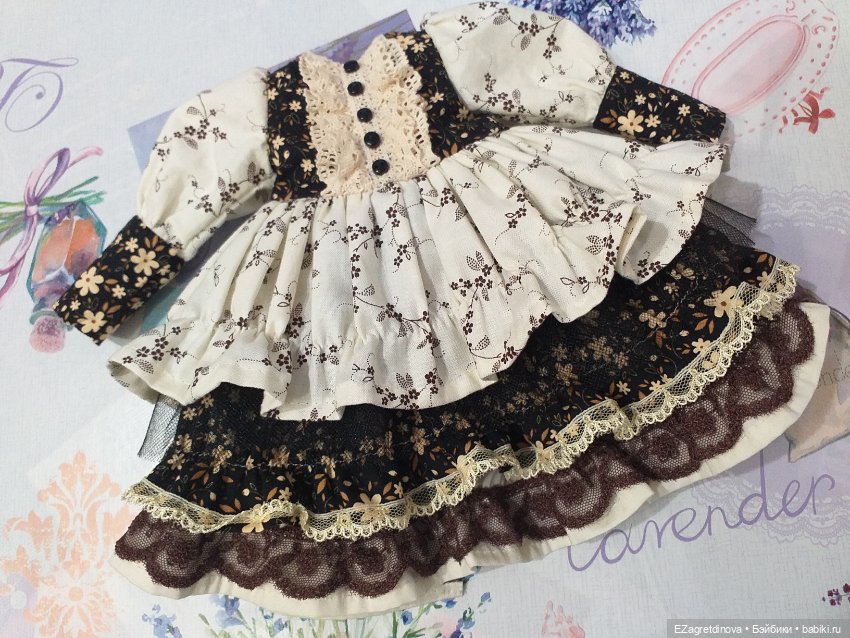 Платье куклам Ruby Red 37 см Кофе со сливками