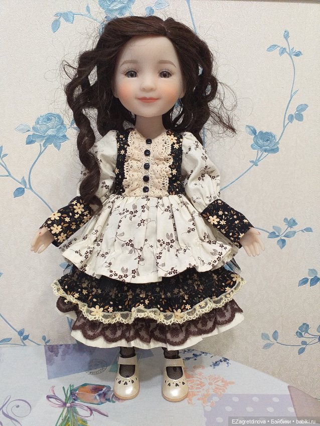 Платье куклам Ruby Red 37 см Кофе со сливками (фото 8)