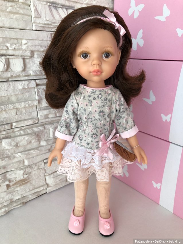 Кэрол с каштановыми волосами и карими глазами от Паола Рейна(Paola Reina)