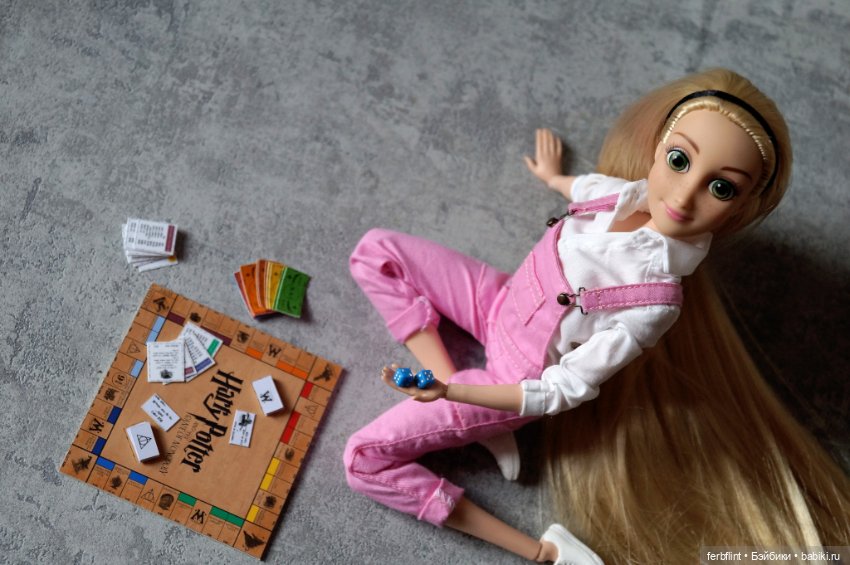 Настольная игра "Монополия. Гарри Поттер" в масштабе 1:6 (фото 6)