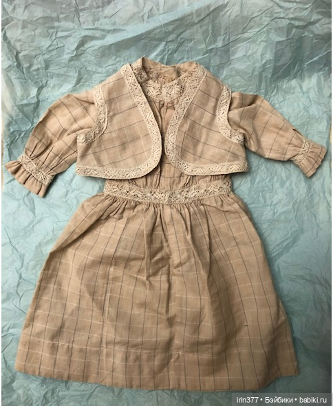 Платье с жилеткой для антикварной куклы