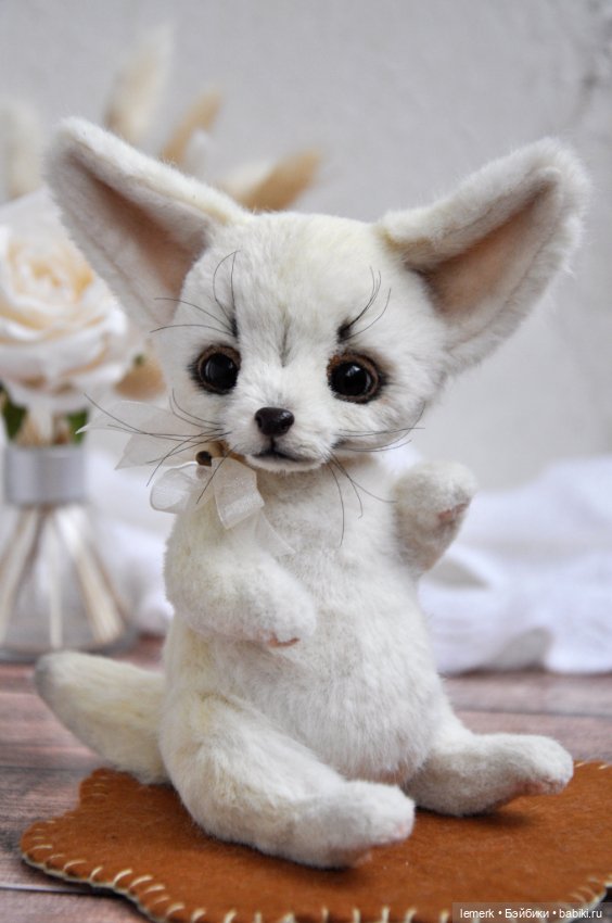 Лисенок фенек тедди, подвижный белый пустынный лис, ушастая лисичка, авторская игрушка ручной работы (фото 3)