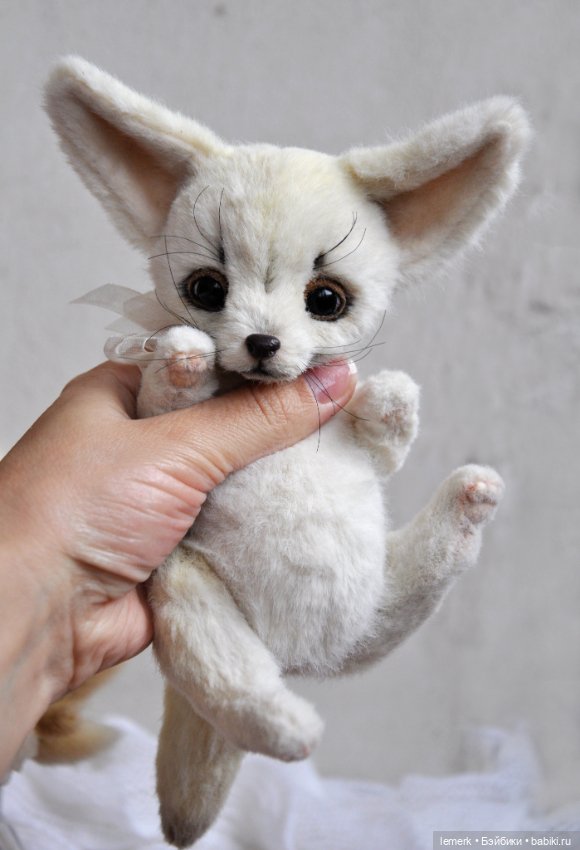Лисенок фенек тедди, подвижный белый пустынный лис, ушастая лисичка, авторская игрушка ручной работы (фото 2)