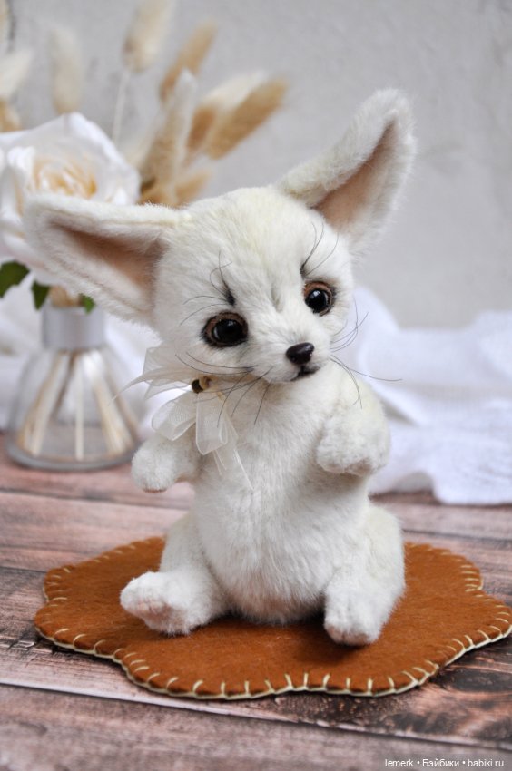 Лисенок фенек тедди, подвижный белый пустынный лис, ушастая лисичка, авторская игрушка ручной работы (фото 4)