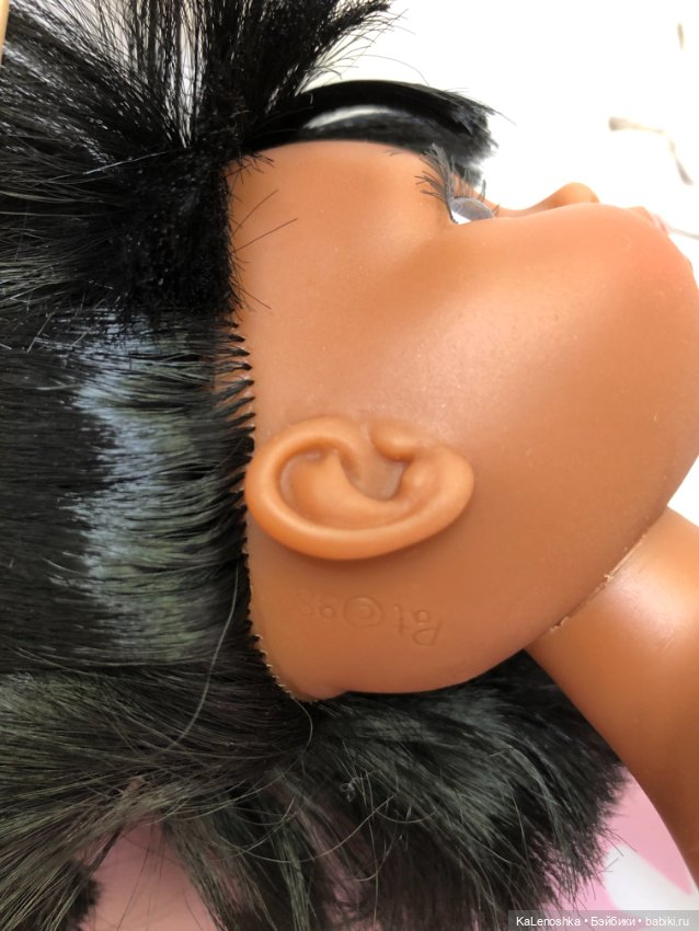 Нора-Карла с прямым пробором, каре и чёлкой от Паола Рейна(Paola Reina), нюд