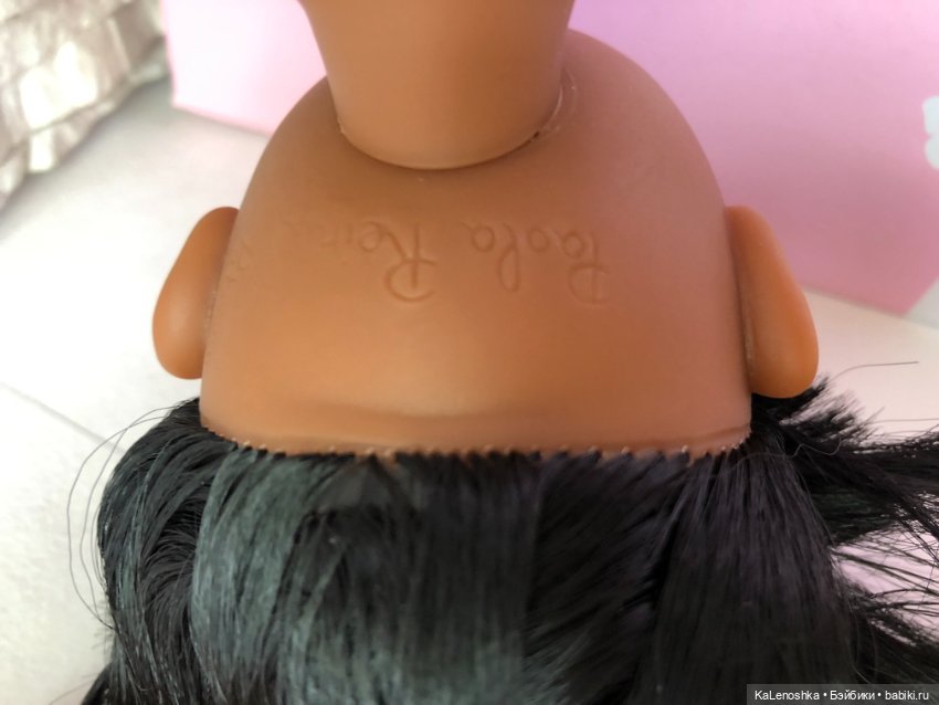 Нора-Карла с прямым пробором, каре и чёлкой от Паола Рейна(Paola Reina), нюд