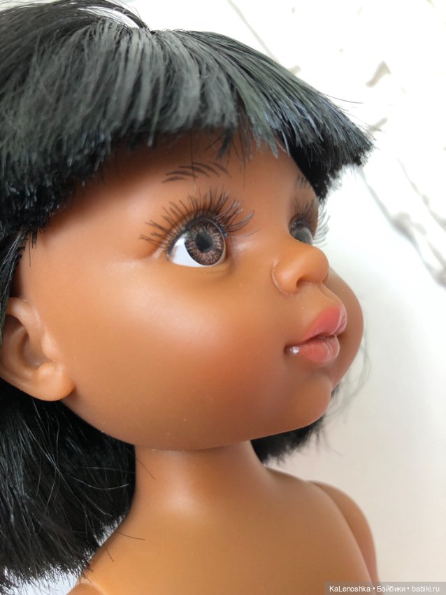 Нора-Карла с прямым пробором, каре и чёлкой от Паола Рейна(Paola Reina), нюд