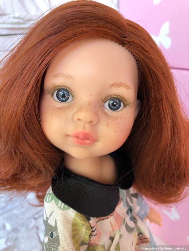 Кристи с кошками, каштановые волосы, серые глаза, от Паола Рейна(Paola Reina)