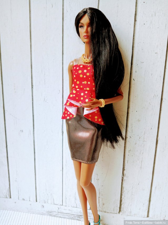 Одежда Барби Аутфит фешн пак золотое платье фэшн пак вечерний аксессуары (фото 6)