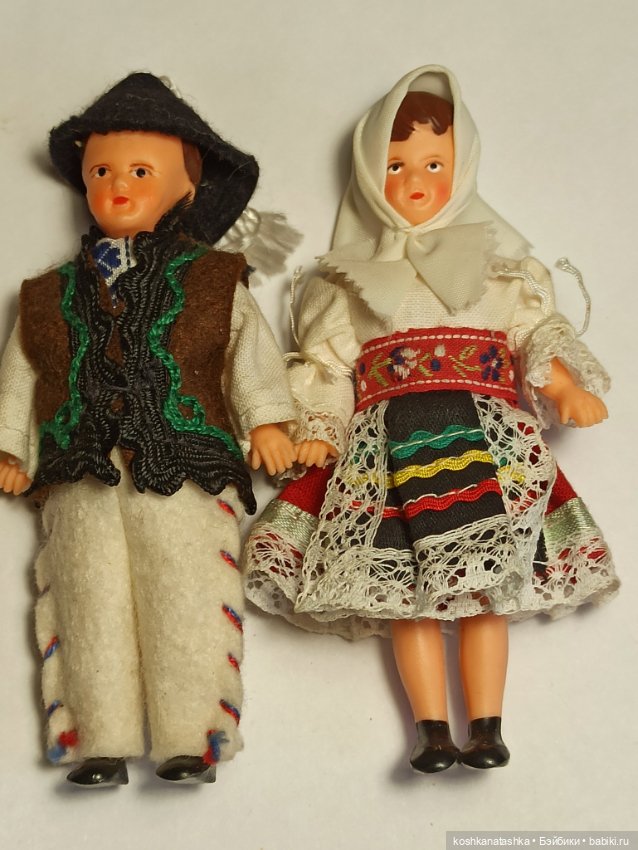 Мини-куколки ARI в национальных костюмах