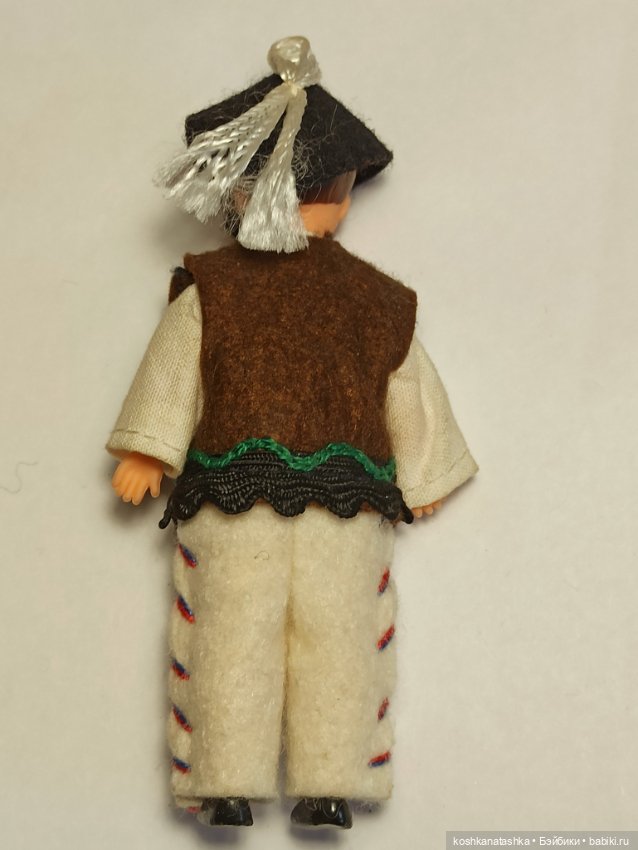 Мини-куколки ARI в национальных костюмах (фото 5)