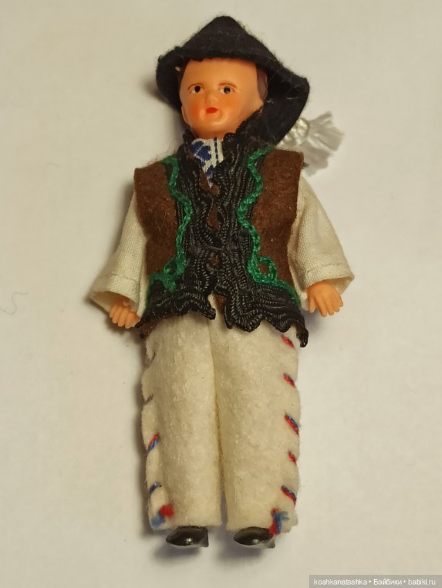 Мини-куколки ARI в национальных костюмах (фото 4)