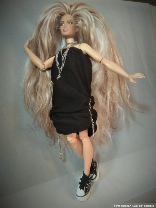 Перепрошитая козочкой Шакира на теле рестлерши (фото 4)