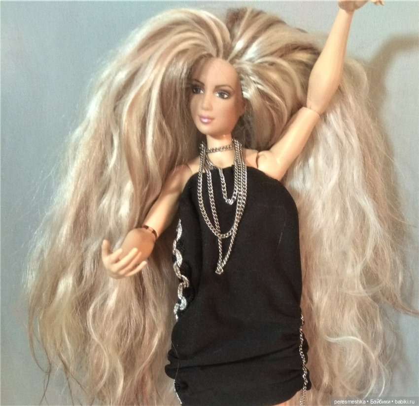 Перепрошитая козочкой Шакира на теле рестлерши (фото 5)