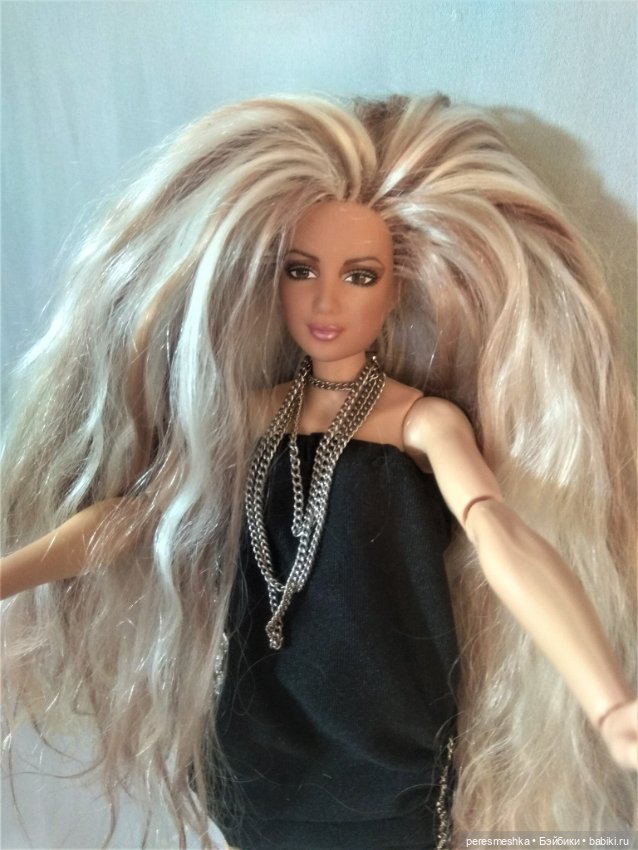 Перепрошитая козочкой Шакира на теле рестлерши (фото 6)