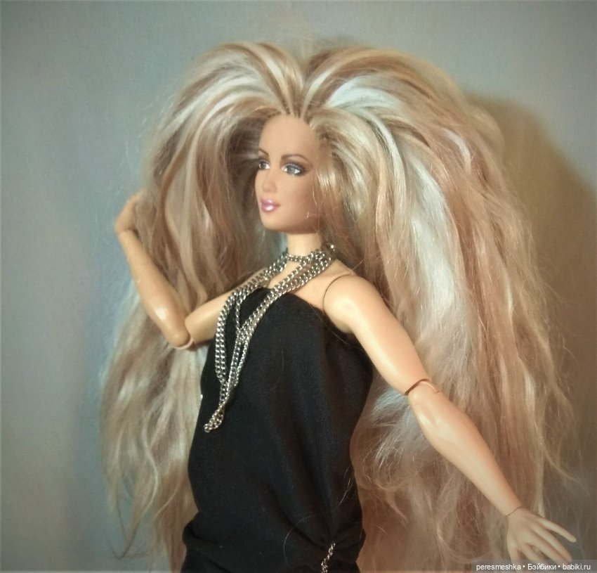 Перепрошитая козочкой Шакира на теле рестлерши (фото 3)