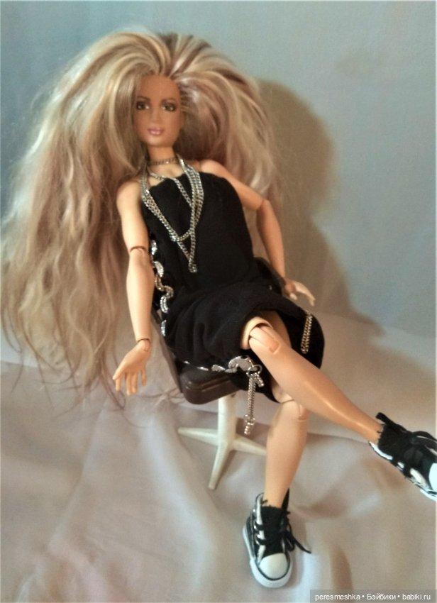 Перепрошитая козочкой Шакира на теле рестлерши (фото 7)