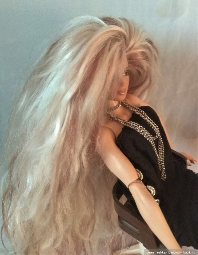 Перепрошитая козочкой Шакира на теле рестлерши (фото 8)