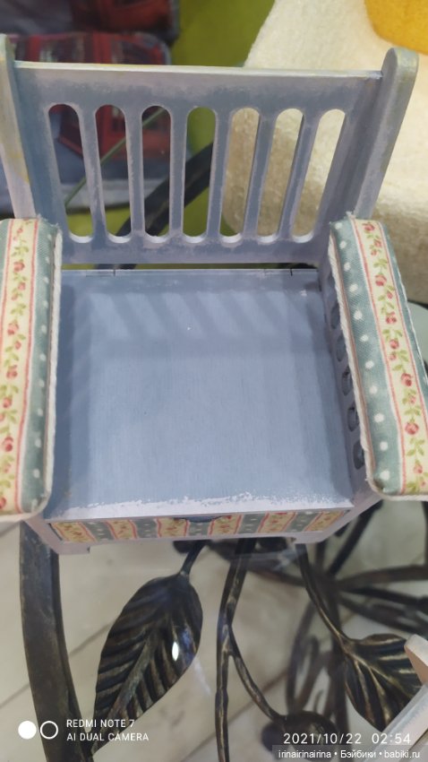 Кресло для куклы с выдвижным ящиком (фото 5)