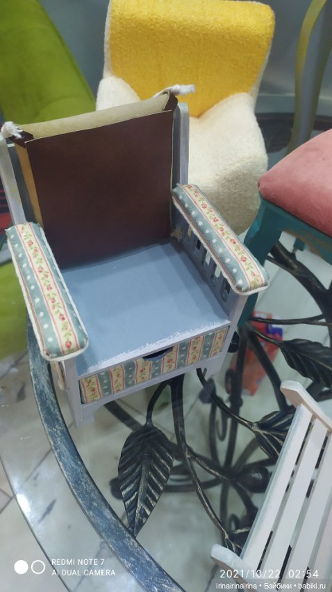 Кресло для куклы с выдвижным ящиком (фото 4)