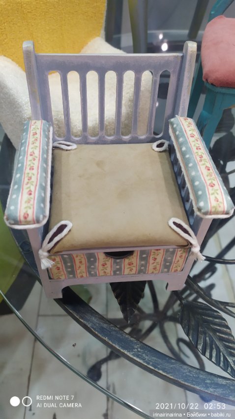 Кресло для куклы с выдвижным ящиком