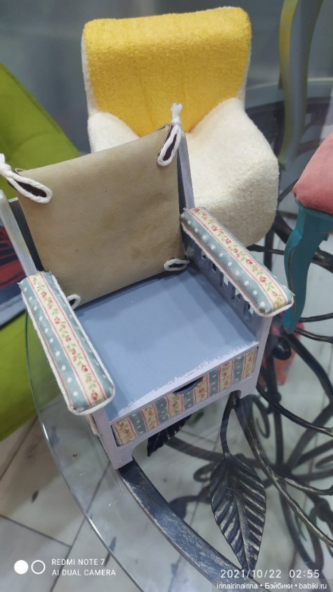 Кресло для куклы с выдвижным ящиком (фото 3)