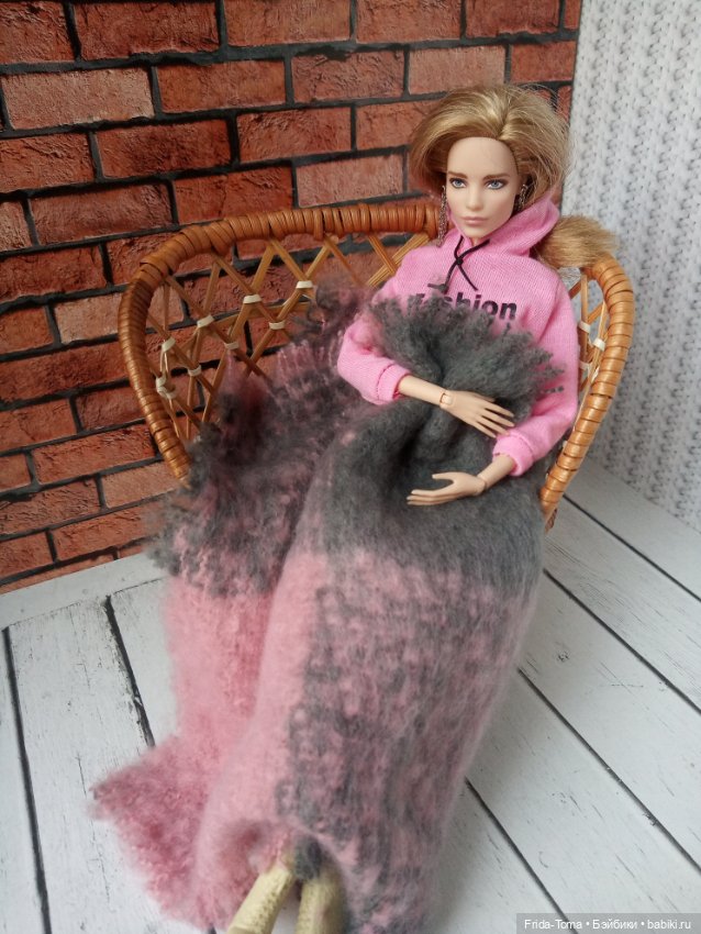 Плед одеяло покрывало Пинк Барби бело серый пыльная роза для кукол в румбокс кукольный дом (фото 8)