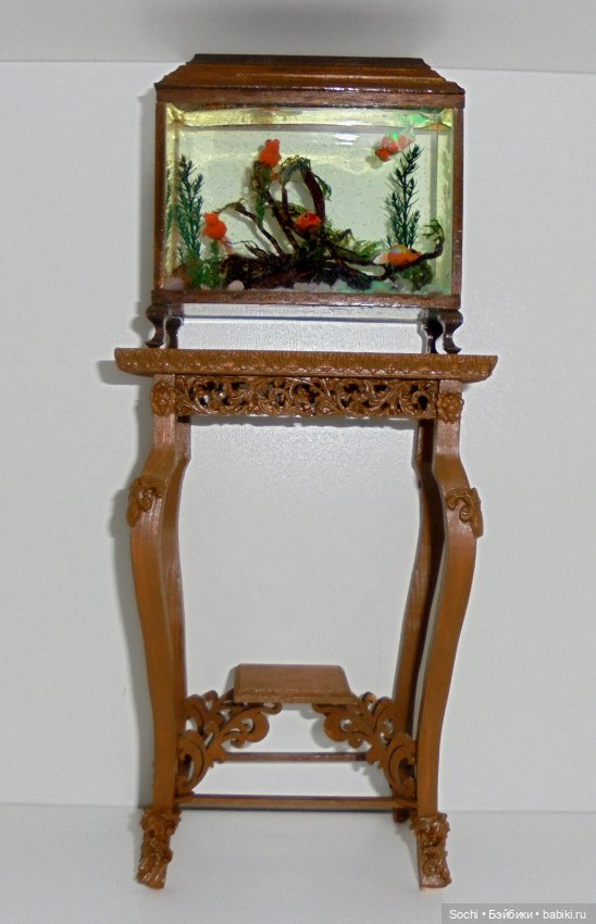 Аквариум на подставке для кукол до 40 см с подсветкой