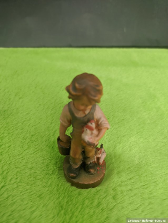 Деревянная статуэтка Мальчик с цыплятами. 7 см (фото 3)