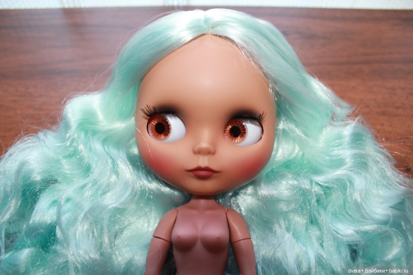 Кукла Блайз (Blythe) ТБЛ, скнтон dark, ярко-голубые волосы (фото 2)