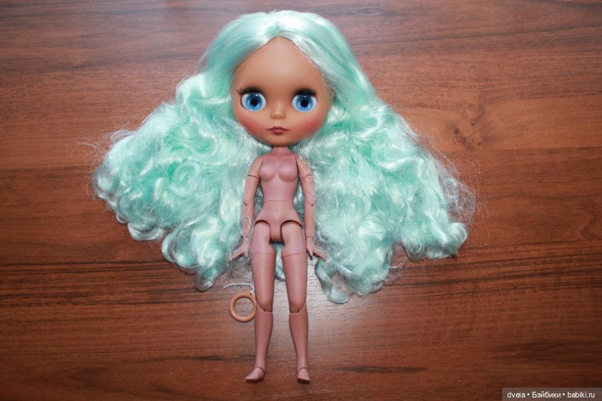 Кукла Блайз (Blythe) ТБЛ, скнтон dark, ярко-голубые волосы (фото 5)