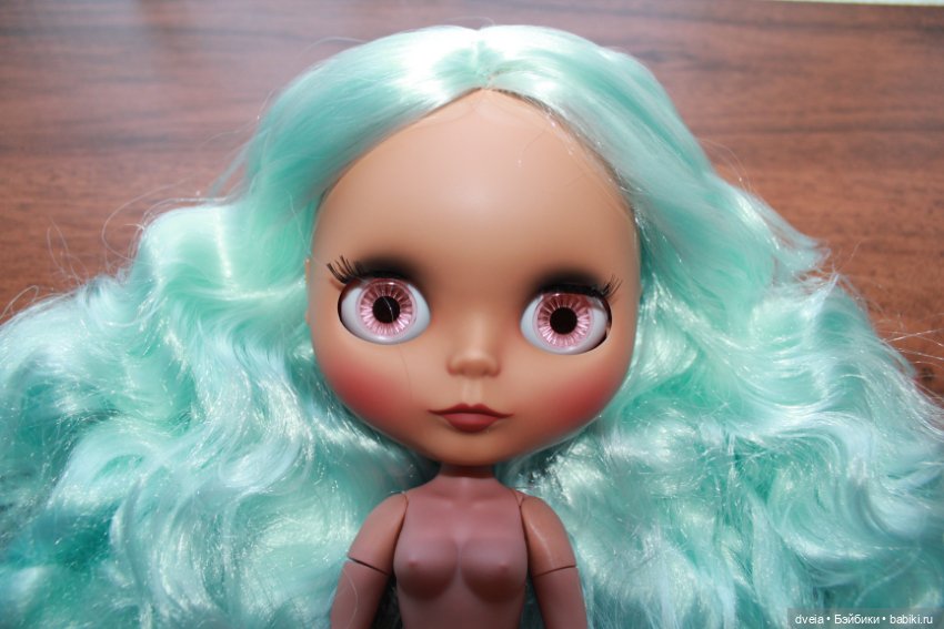 Кукла Блайз (Blythe) ТБЛ, скнтон dark, ярко-голубые волосы (фото 3)