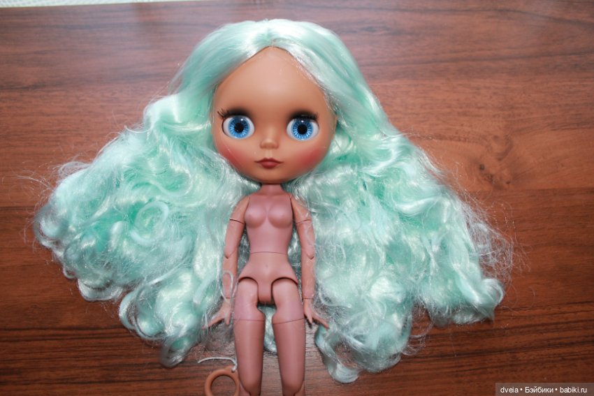 Кукла Блайз (Blythe) ТБЛ, скнтон dark, ярко-голубые волосы (фото 6)
