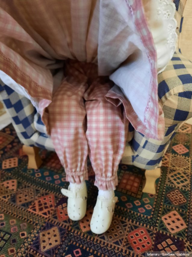 Мэгги ( Maggie) в кресле. Куколка из резин (фото 5)