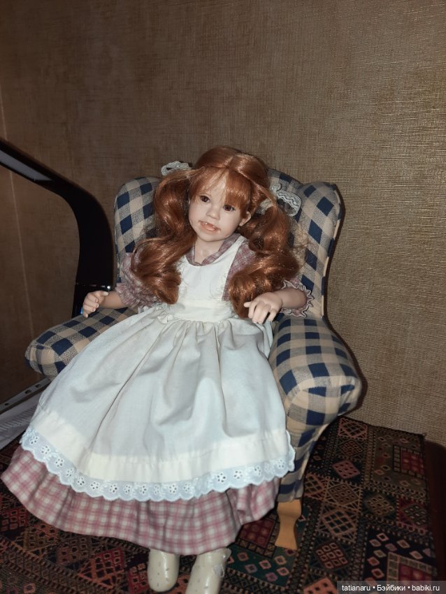 Мэгги ( Maggie) в кресле. Куколка из резин (фото 2)